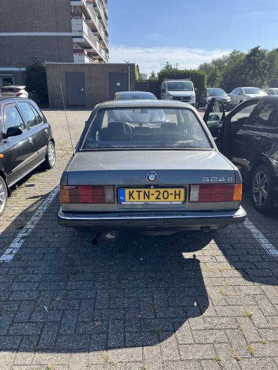 Publieke foto bij onderhoud van 1986 BMW E30 324D