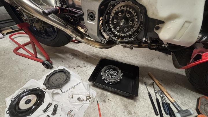 Publieke foto bij onderhoud van 1999 Aprilia RSV Mille