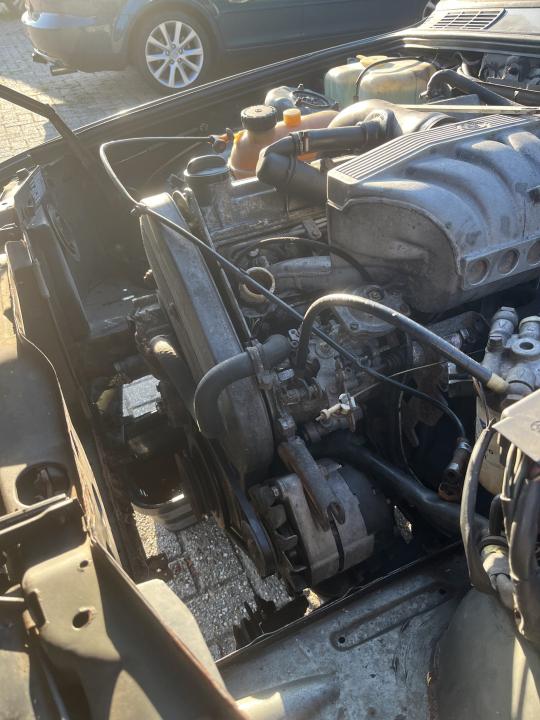 Publieke foto bij onderhoud van 1986 BMW E30 324D