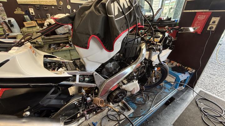 Publieke foto bij onderhoud van 1999 Aprilia RSV Mille